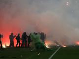 Болельщики «Сент-Этьена» устроили массовые беспорядки в связи с вылетом их команды из французской Лиги 1 (ФОТО, ВИДЕО)