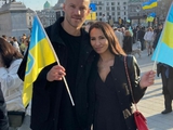Ярмоленко с женой в Лондоне приняли участие в акции в поддержку Украины (ФОТО)