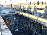 "Der Knall war so laut, dass die Brücke bebte. Wir haben die Windschutzscheibe zerspringen lassen", berichtete SKA-Rostov über d