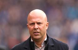 Арне Слот стал на защиту арбитра, который судил мерсисайдское дерби