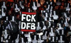 Болельщики «Нюрнберга» выразили протест против проведения матчей в понедельник (ФОТО)