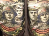 Маразм крепчал: в России выпустили тапочки с портретами ветеранов