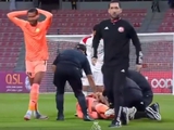 Ein Fußballspieler erlitt im Finale des Qatar Stars Cup Krämpfe (VIDEO)