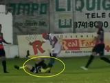 ВИДЕО: В Бразилии футболист ногой избил арбитра во время матча