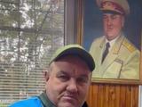 Дмитрий Гордон: «Поворознюк любит позировать на фоне своего портрета в генеральской форме» (ФОТО)