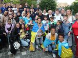 Трогательная встреча Луческу и игроков  «Динамо» с соотечественниками-беженцами перед матчем с «Базелем» (ФОТО)