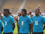 Дьемерси Мбокани в матче с Камеруном - ФОТО