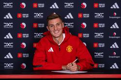 Официально. «Манчестер Юнайтед» объявил о подписании Беньямина Шешко