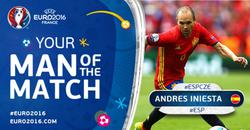 Андрес Иньеста лучший игрок матча Испания — Чехия