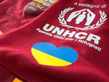 «Рома» выпустила специальный шарф для болельщиков в поддержку Украины (ФОТО)