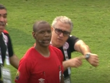 Сюрреализм на матче Кубка Африки: арбитр дважды перепутал время, закончив матч до 90 минуты