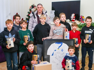 ФК «Динамо» (Киев) и Фонд братьев Суркис создали новогодний праздник для юных болельщиков