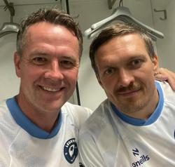 Оуен — про зустріч з Усиком: «На щастя, з цією легендою я ділю поле, а не ринг» (ФОТО)