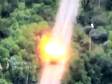 Krieg in der Ukraine. Streitkräfte der Ukraine zeigten die Sprengung eines Lastwagens der russischen Armee mit Munition auf eine