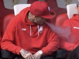 "Antwerp" suspended Nainggolan from the main team. The football player smoked on the bench before the match (PHOTO)