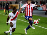 Дерлис Гонсалес в матче с Перу (ФОТО)