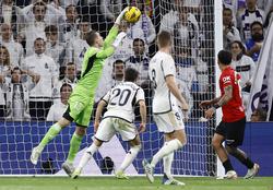 «Он снова выступил на очень хорошем уровне»: испанская пресса оценила игру Лунина в победном матче «Реала»