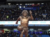 «Наполи» презентовал статую Диего Марадоны (ФОТО)