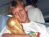 Умер легендарный немецкий футболист Андреас Бреме. Он был автором победного гола в финале ЧМ-1990