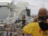 На стадионе «Арена Коринтианс» в Сан-Паулу рухнул кран и часть крыши, два человека погибли 