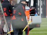 Thomas Tuchel, unzufrieden mit Bayerns Spielern im Training, zerbricht Ausrüstung (FOTO)