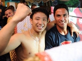  Вьетнамский фанат «Арсенала» прорвался в клубный автобус