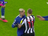 Mudryk pushed with Newcastle veteran after he fouled (PHOTOS)