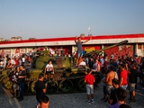 Болельщики «Црвены Звезды» пригнали танк Т-55 к стадиону перед матчем ЛЧ с «Янг Бойз» (ФОТО)