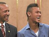 Отец Неймара хочет купить бразильский клуб, чтобы не потерять контроль над футболистами