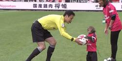 Обезьяна передала мяч судье перед матчем чемпионата Японии (ФОТО, ВИДЕО)