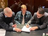 Fabrizio Romano published a PHOTO of Ilya Zabarny signing a contract with Bournemouth