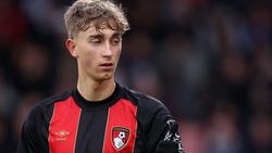 «Арсенал» та «Ліверпуль» лідирують в боротьбі за головного партнера Забарного по центру оборони «Борнмута»