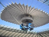 Посетителям варшавской арены показали процесс растягивания крыши над футбольным полем (ВИДЕО)