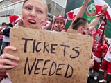 Платини обсудит с властями Украины, как противостоять черному рынку билетов на матчи Eврo-2012