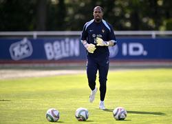 Аллегрі намагається переконати голкіпера «Мілана» Меньяна відмовитися від переходу в «Челсі»