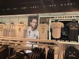«Реал» начал продавать футболки с фамилией Азара (ФОТО)