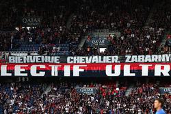 Ультрас ПСЖ привітали Забарного із переходом у паризький клуб (ФОТО)