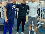Цыганков и Довбик тренируются в тренажерном зале во время отпуска (ФОТО)