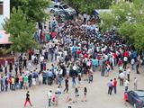 Возле стадиона «Актобе» выстроилась 30-тысячная очередь