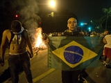 Лишь половина бразильцев считают удачной идеей ЧМ-2014