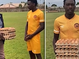 In Zambia, the best football player of the match received a reward — 5 trays of eggs (PHOTO)