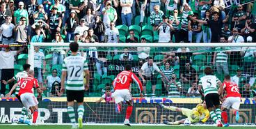 Трубин отражает пенальти в матче «Спортинг» — «Бенфика»