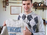 Андрей Ярмоленко приобрел на благотворительном аукционе жилет чемпиона Паралимпийских игр чтобы вернуть его владельцу