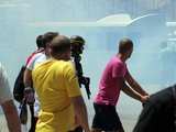 В Марселе полиция применила против болельщиков слезоточивый газ (ФОТО)
