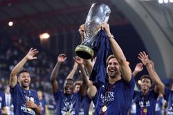 Пресс-служба ПСЖ — о решении Маркиньоса отдать Забарному свою медаль Суперкубка Европы: «Ты один из нас, Илья»