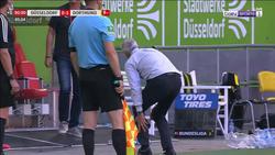 Главный тренер дортмундской «Боруссии» получил травму, отмечая забитый мяч (ФОТО)
