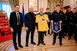 Ambasador Japonii na Ukrainie zorganizował przyjęcie dla ukraińskiej olimpijskiej drużyny piłkarskiej