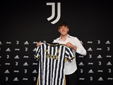 Ukrainian midfielder signs professional contract with Juventus (PHOTOS)