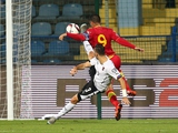Александар Драгович в матче с Черногорией