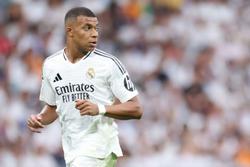 Real Madrid players support Kylian Mbappé